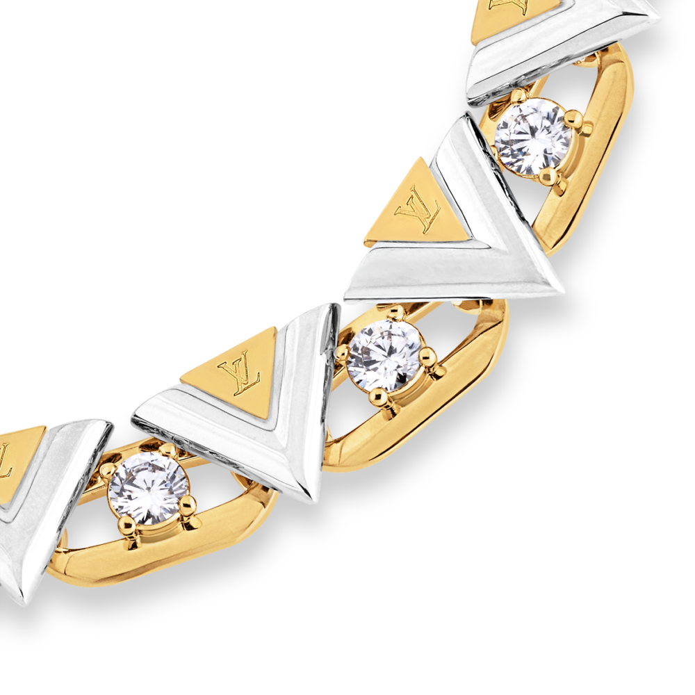 項鏈糅合精緻柔美風格及經典標誌。