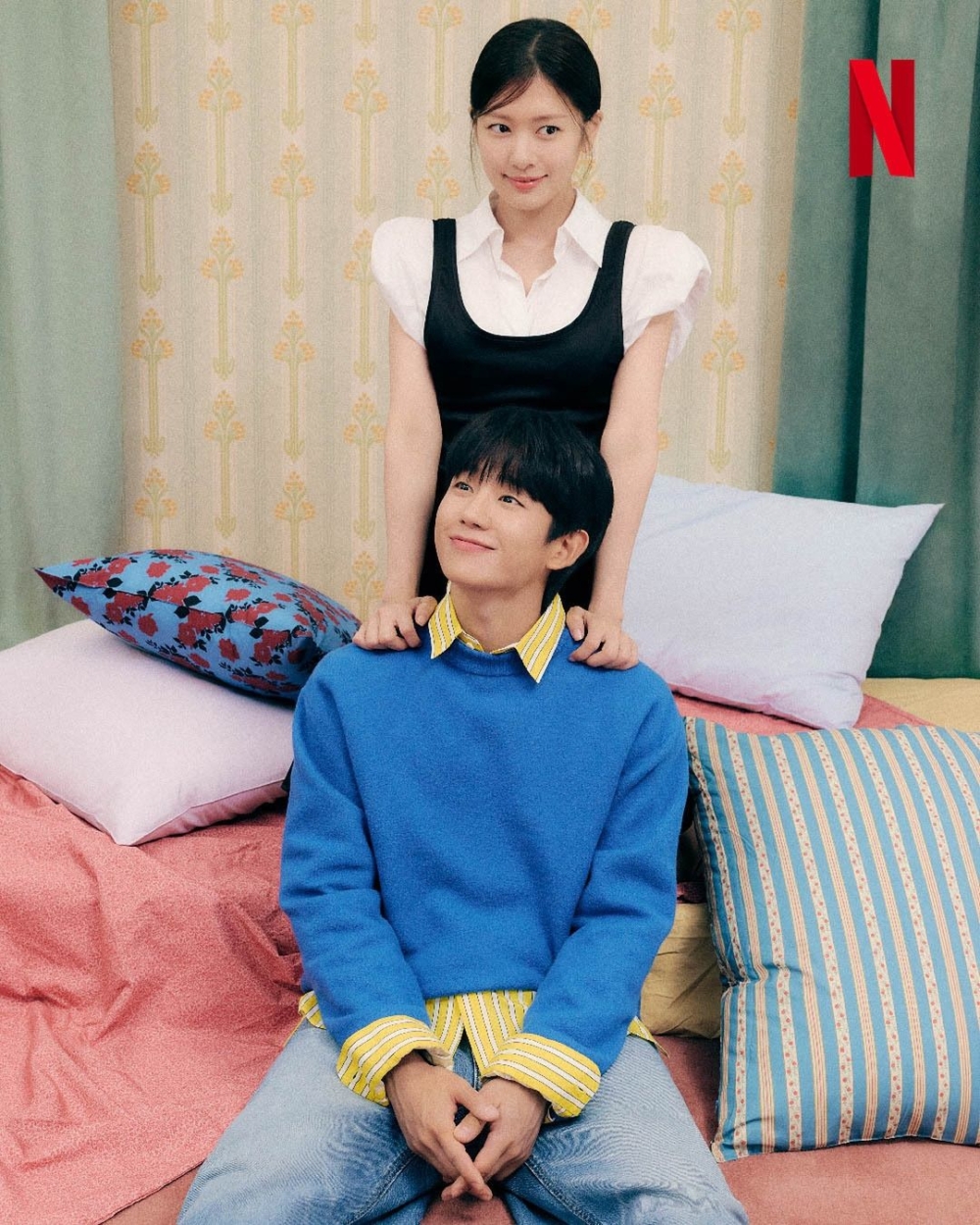 兩個受傷的心靈卻因為青梅竹馬的陪伴,漸漸產生不同的情愫