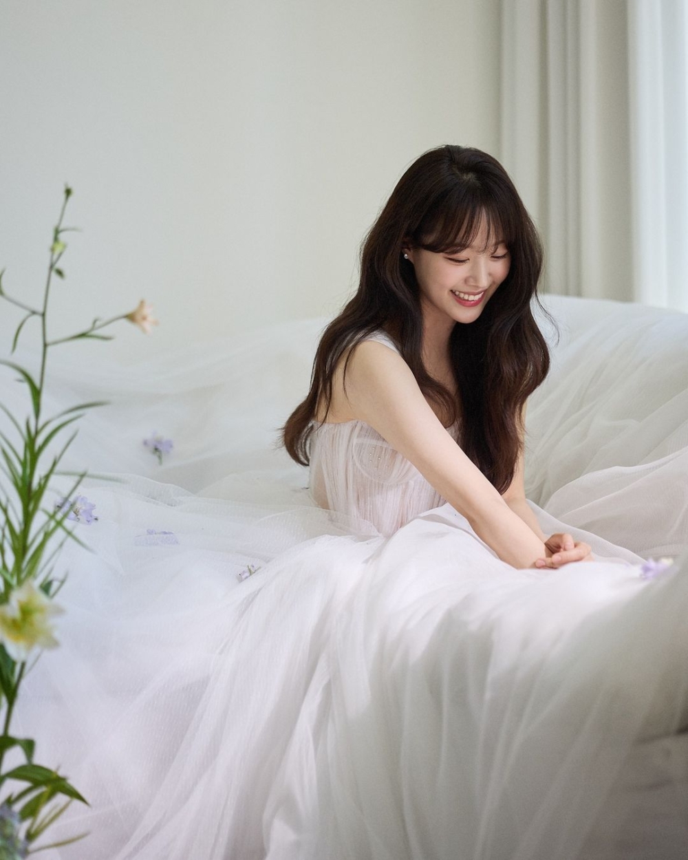 宋枝恩身穿婚紗就像仙女