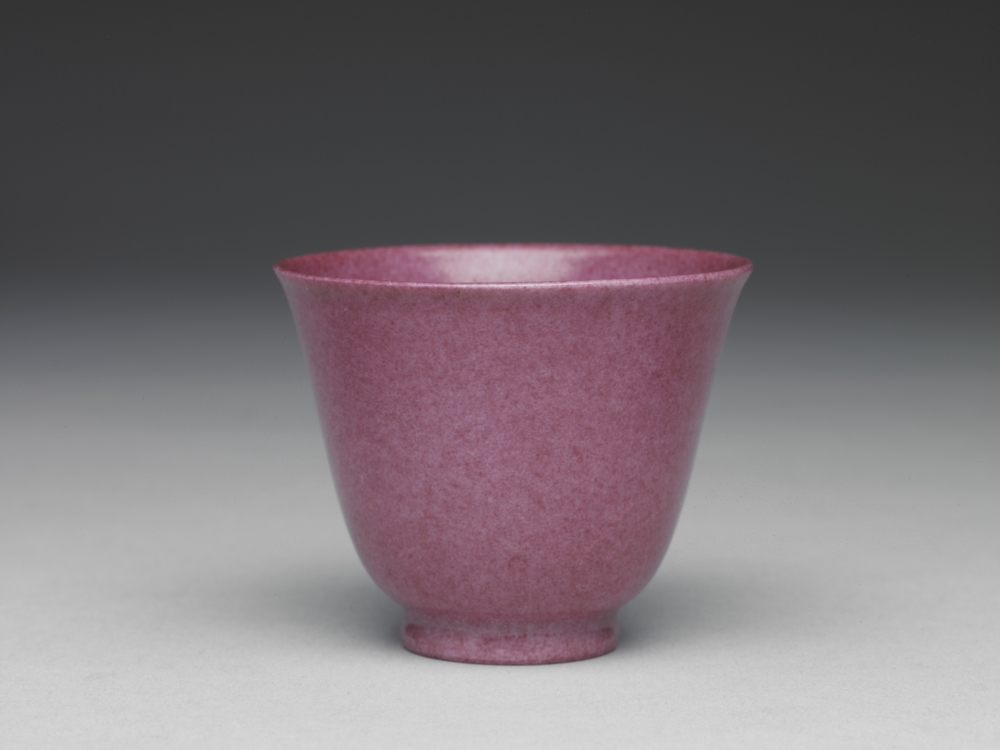 胭脂紅彩杯,大明成化年製款識_清,康熙年間(1662–1722 年)_國立故宮博物院
