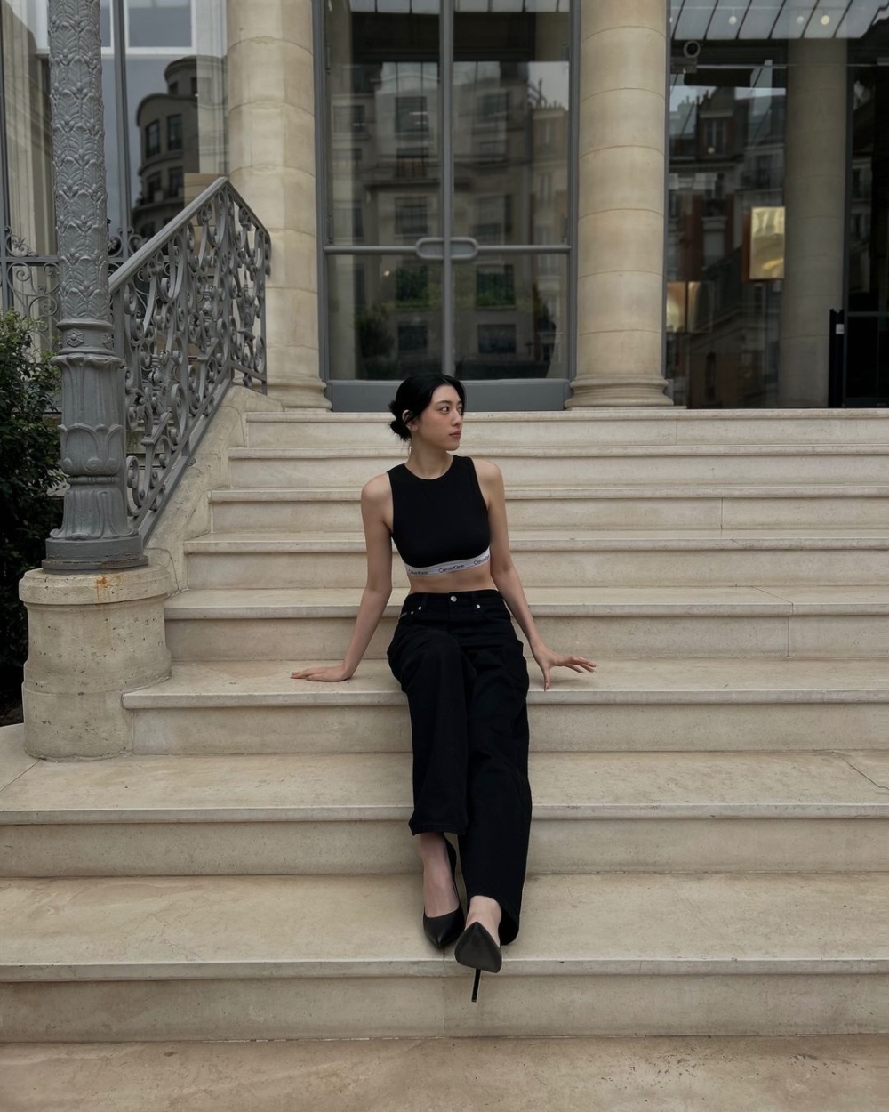 想要擁有好比例的大長腿，短版上衣加高腰褲不可少