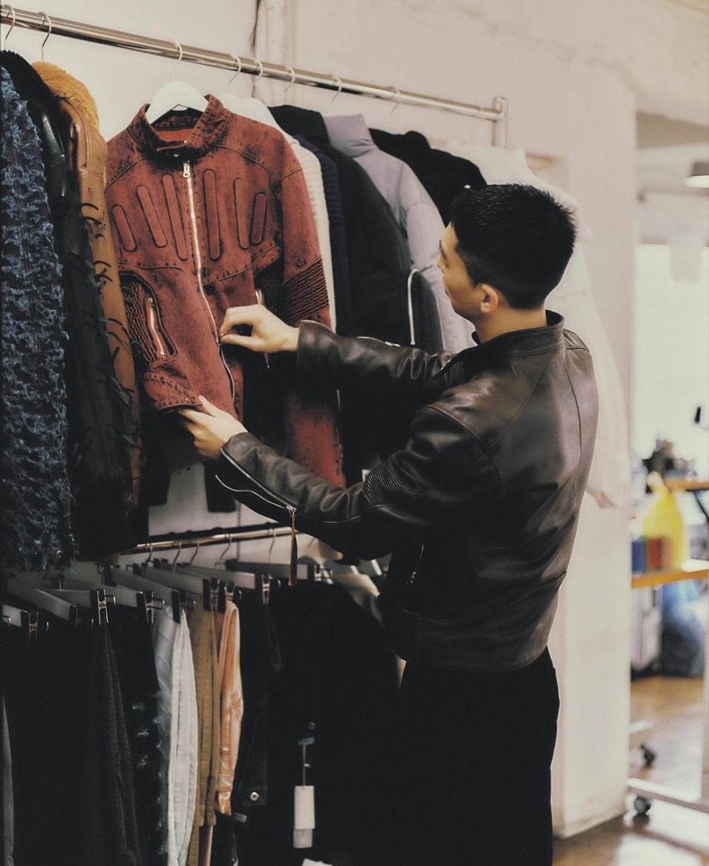 Juntae Kim將不羈的反叛精神與復古風格相結合