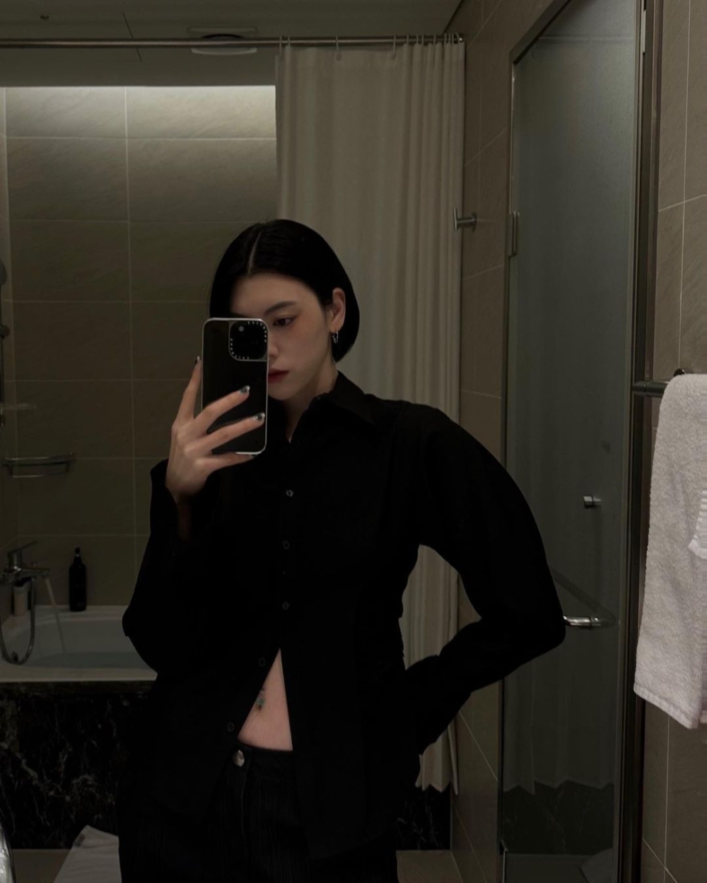 三吉彩花經常穿黑色現身