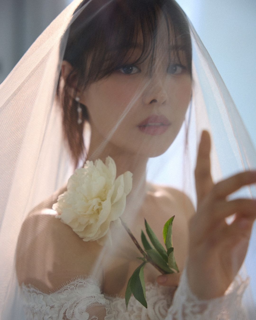 朴偉看著宋枝恩身穿婚紗,稱讚她:光是呼吸就好看