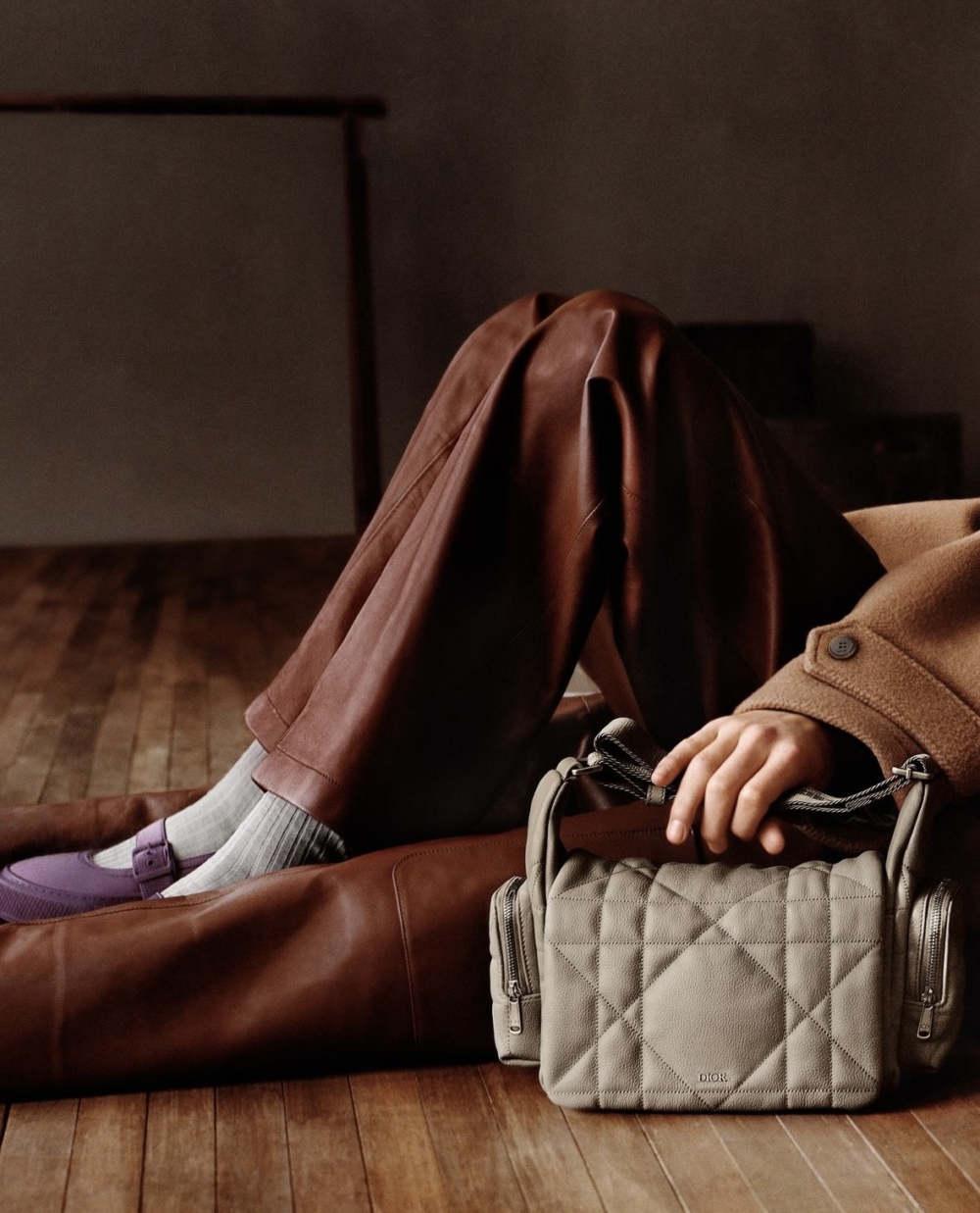 Dior以芭蕾舞風格拍攝形象廣告照的全新Camera Bag。