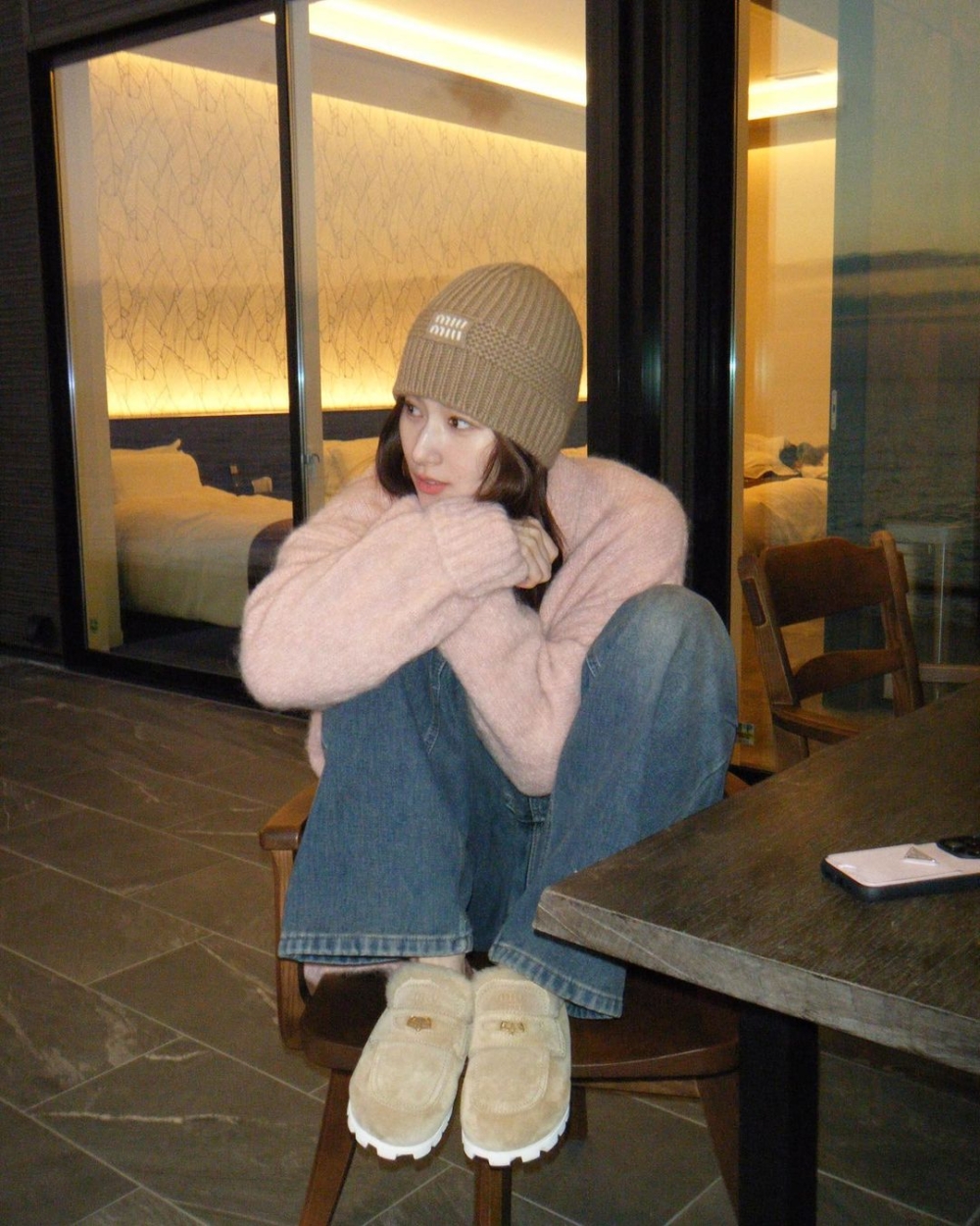 粉彩色可以是上衣的花紋、針織小罩衫、手袋或波鞋等