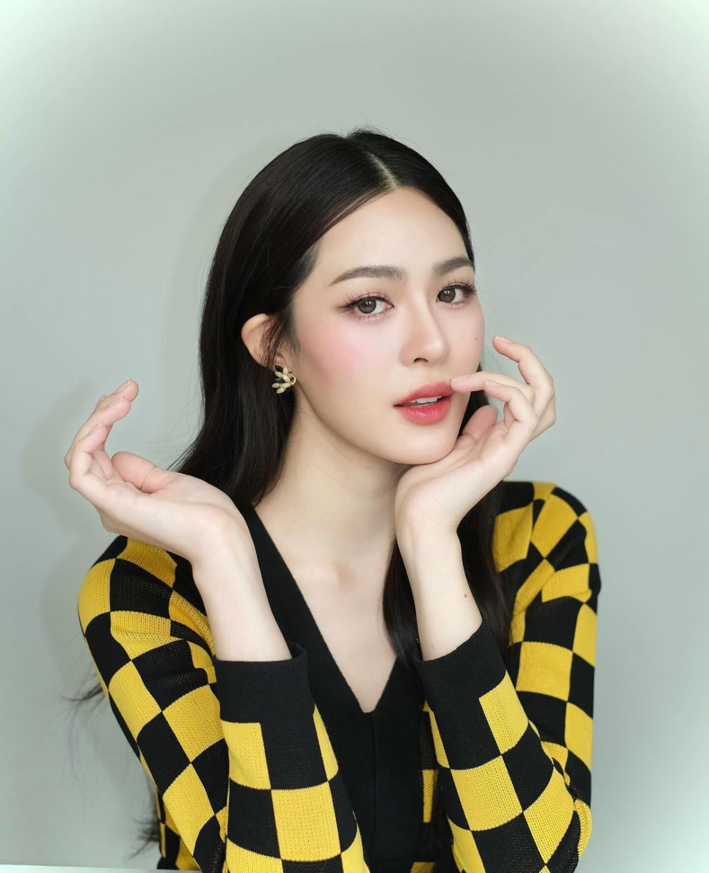 鄺玲玲的語言能力絕對是她的加分項