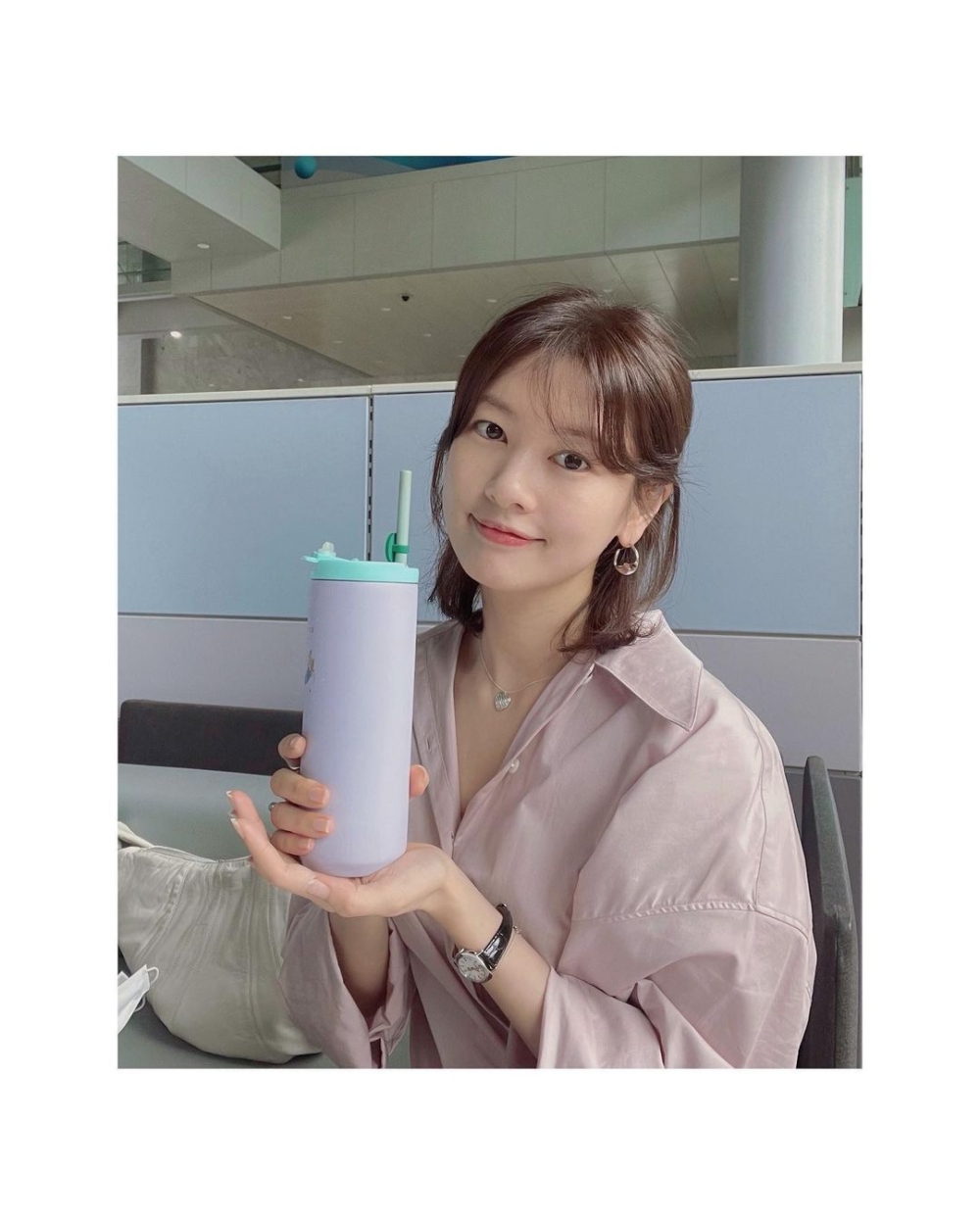 顏色上則除了黑白色外可以選擇粉嫩色系