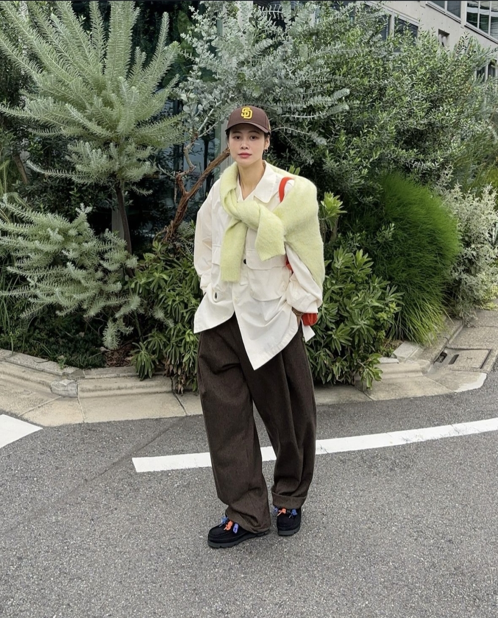 田中 シェン是一位模特兒、演員、插畫家。