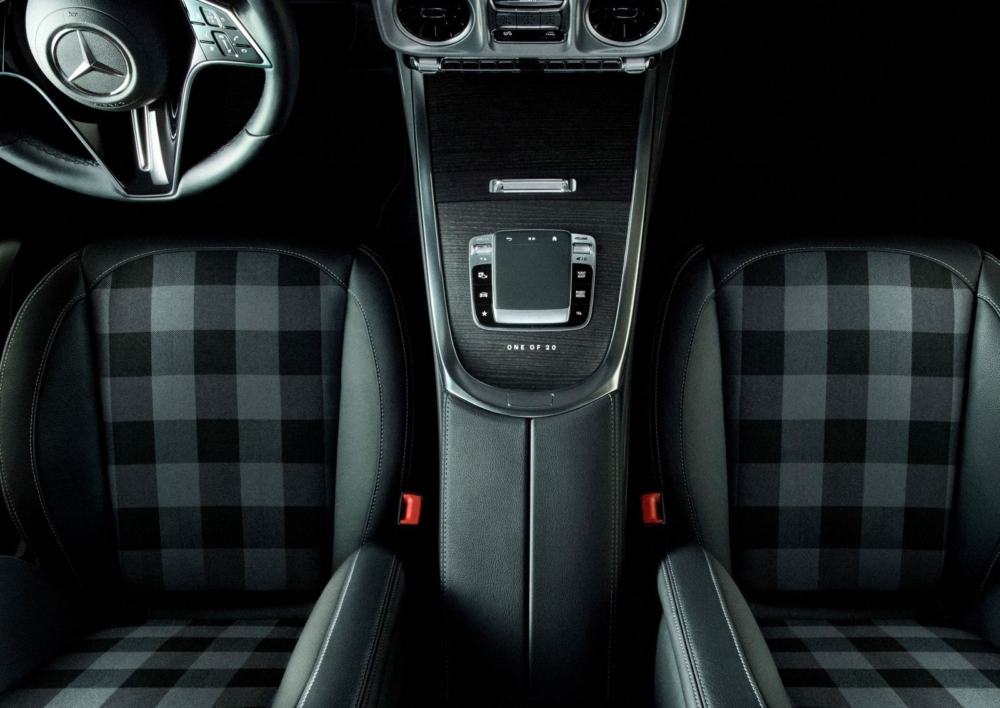 Nigo, Moncler, & Mercedes-Benz推出聯名單品、車91