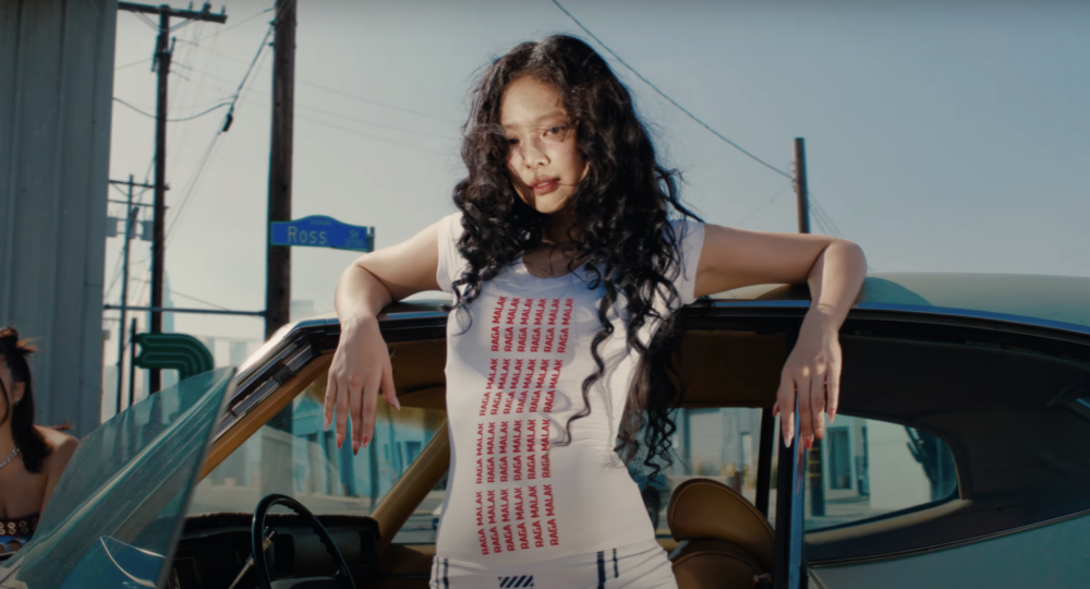 DMC Delorean也具有剪刀門設計,融合未來感和經典的跑車元素