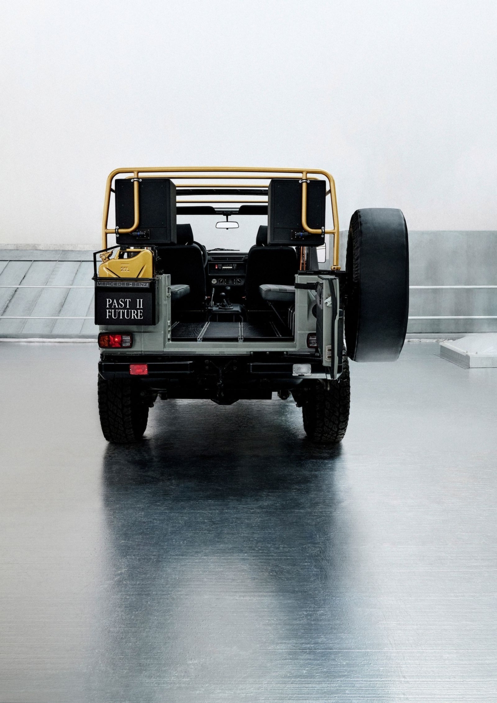 將Mercedes-Benz的簡約線條結合Moncler的蓬鬆美學