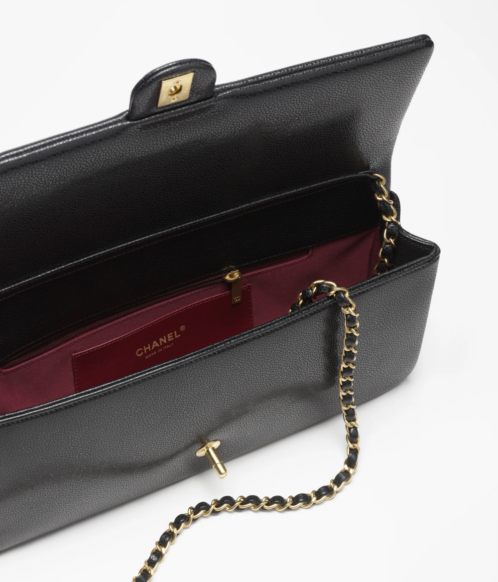 雙C Logo旋扣與經典皮革交織金屬鏈帶。