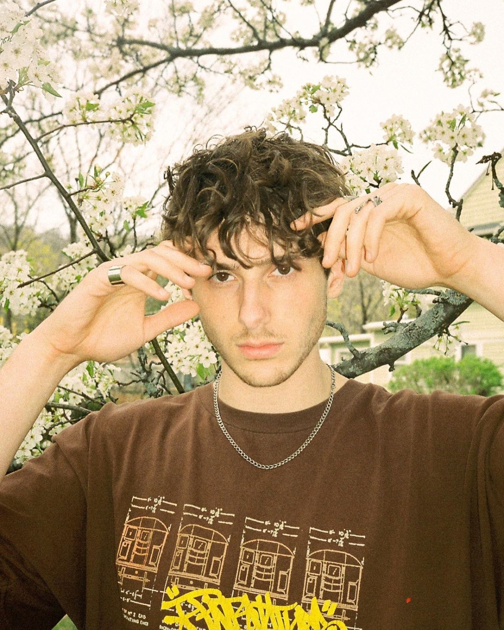 歌曲為他帶來莫大的成功