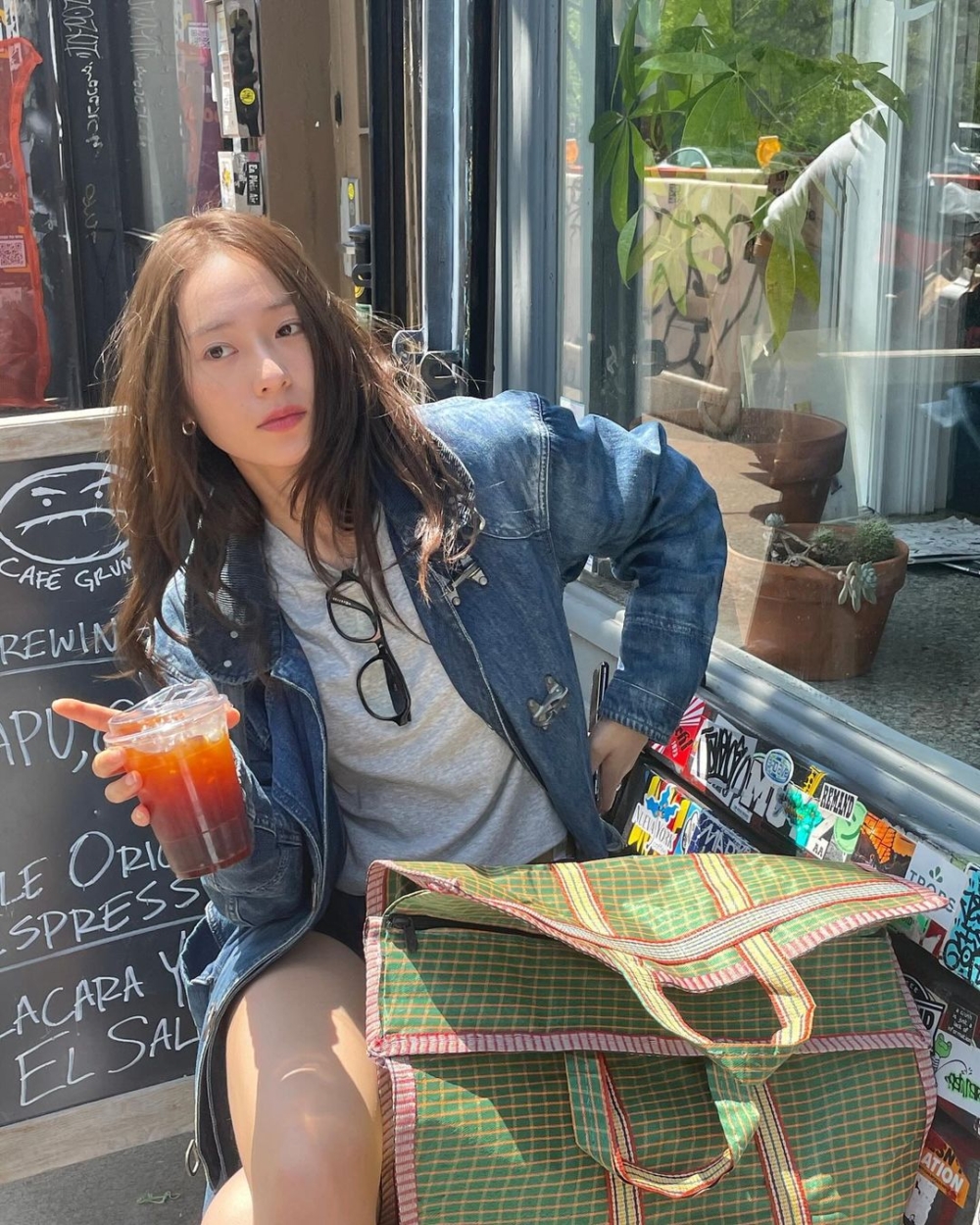 KRYSTAL除了身材招人妒忌外，零瑕肌同樣惹人羨慕。