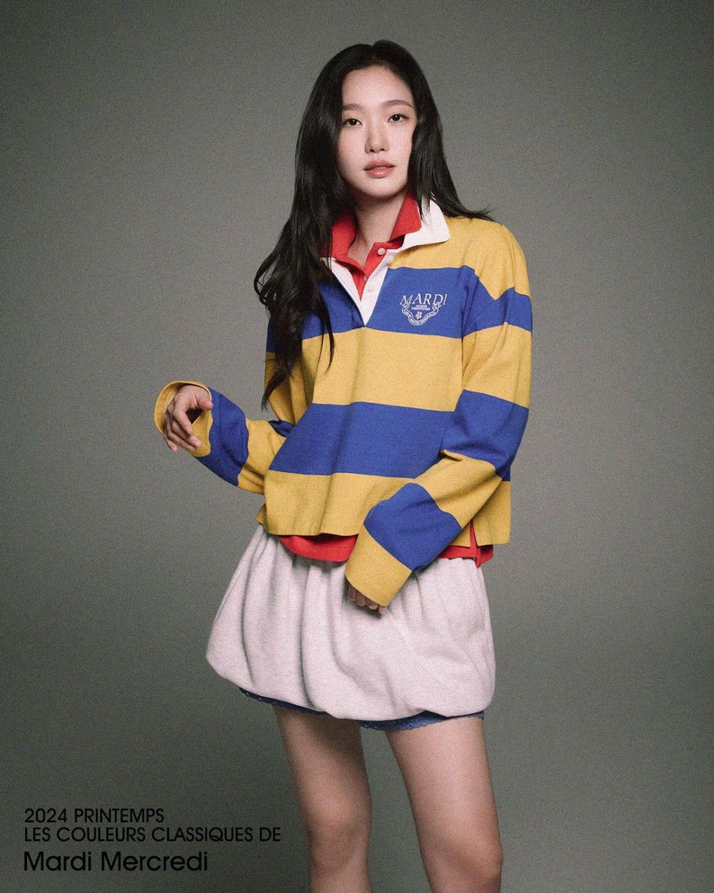 選擇同色系或對比色的搭配，可以讓整體造型更加豐富且有趣