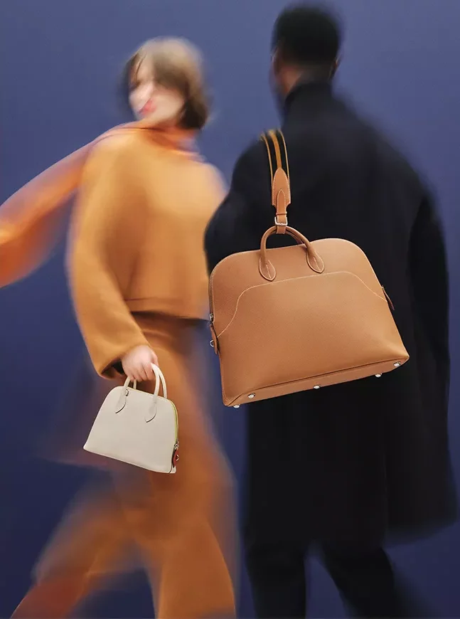 Bolide à dos則是對經典Bolide手袋的全新詮釋，將其轉換為背袋的形式