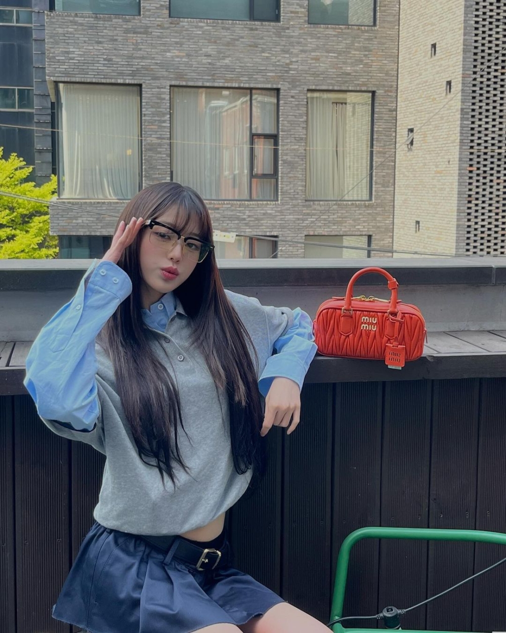 Polo Shirt內搭長袖襯衫的復古Look