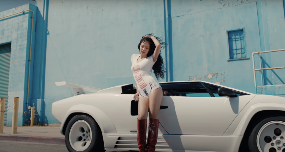 同一套造型中也有和前面的Lamborghini一同入鏡