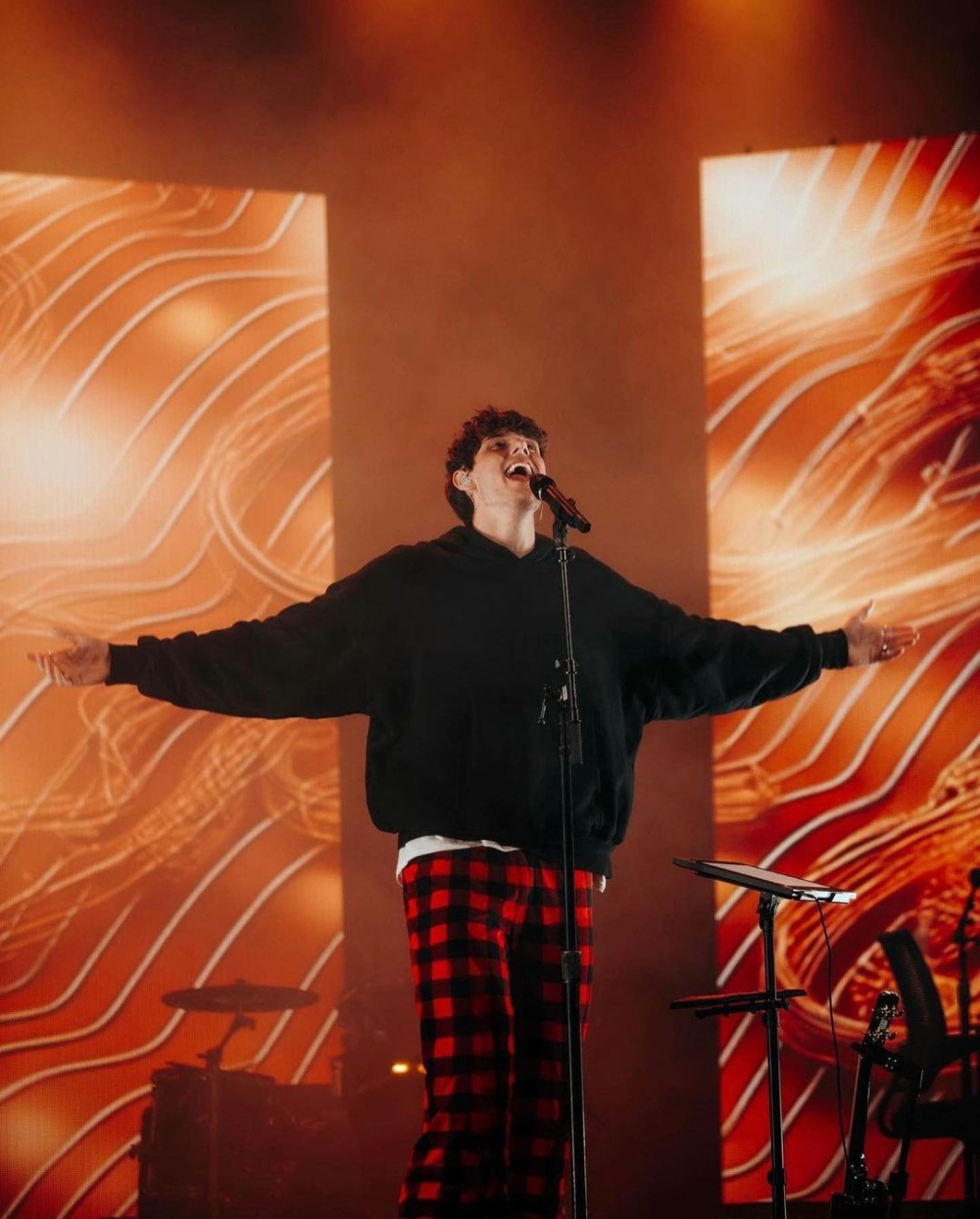 歌曲＜Golden Hour＞登上了多個全球排行榜