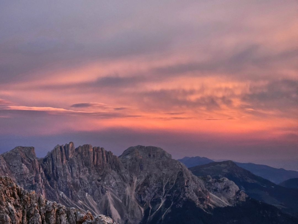The Dolomites位於義大利北部，是阿爾卑斯山的一部分
