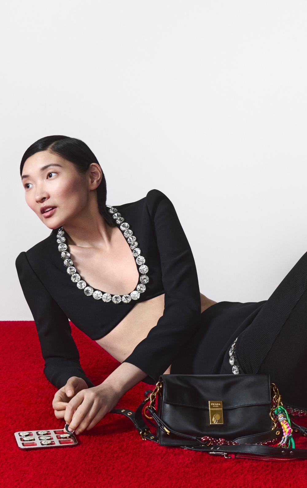 輕鬆愉悅的心情展現節日的歡樂氣氛。