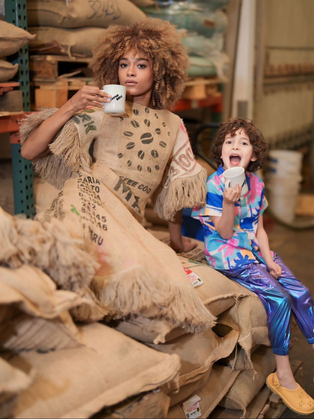 使用回收的咖啡豆袋做成的服裝