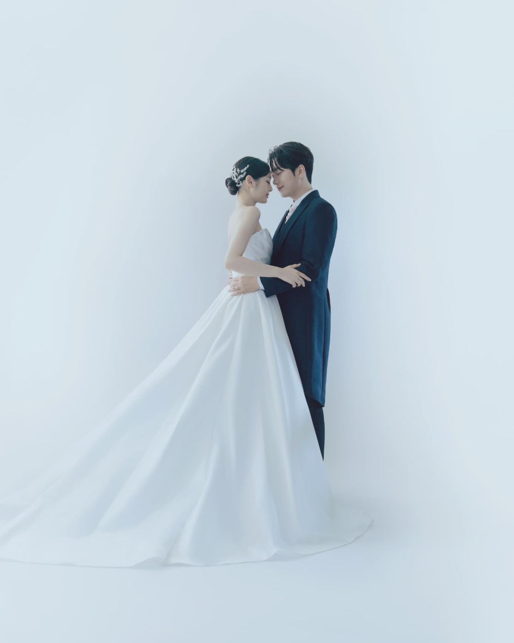 年紀相差5歲的兩人在交往3年後便決定步入禮堂