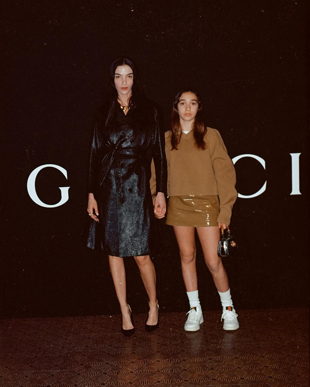 Mariacarla Boscono的女兒也經常和她一起出席時尚活動