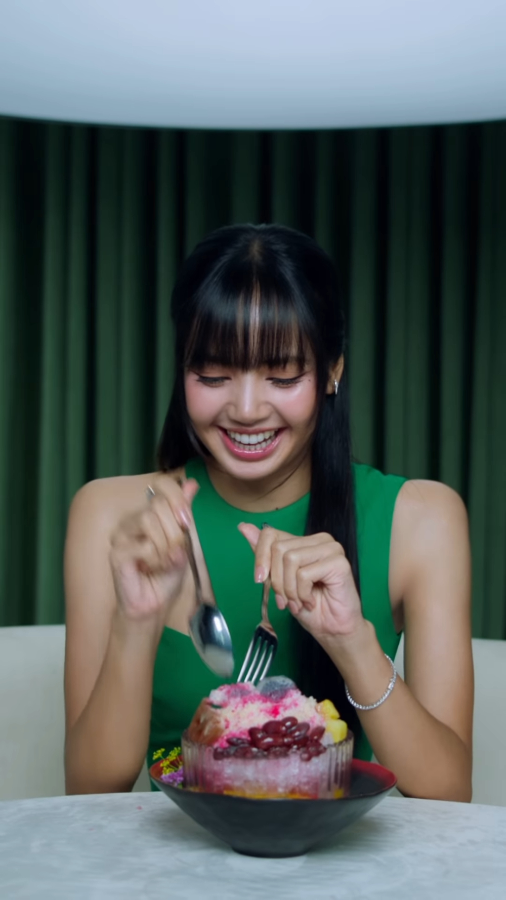Lisa在個人社群公開和泰國專業牙膏品牌DENTISTE’的合作影片 公開5道最懷念泰國菜1