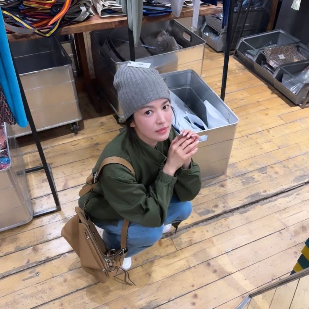 私底下的喬妹，肌膚同樣「抗打」。