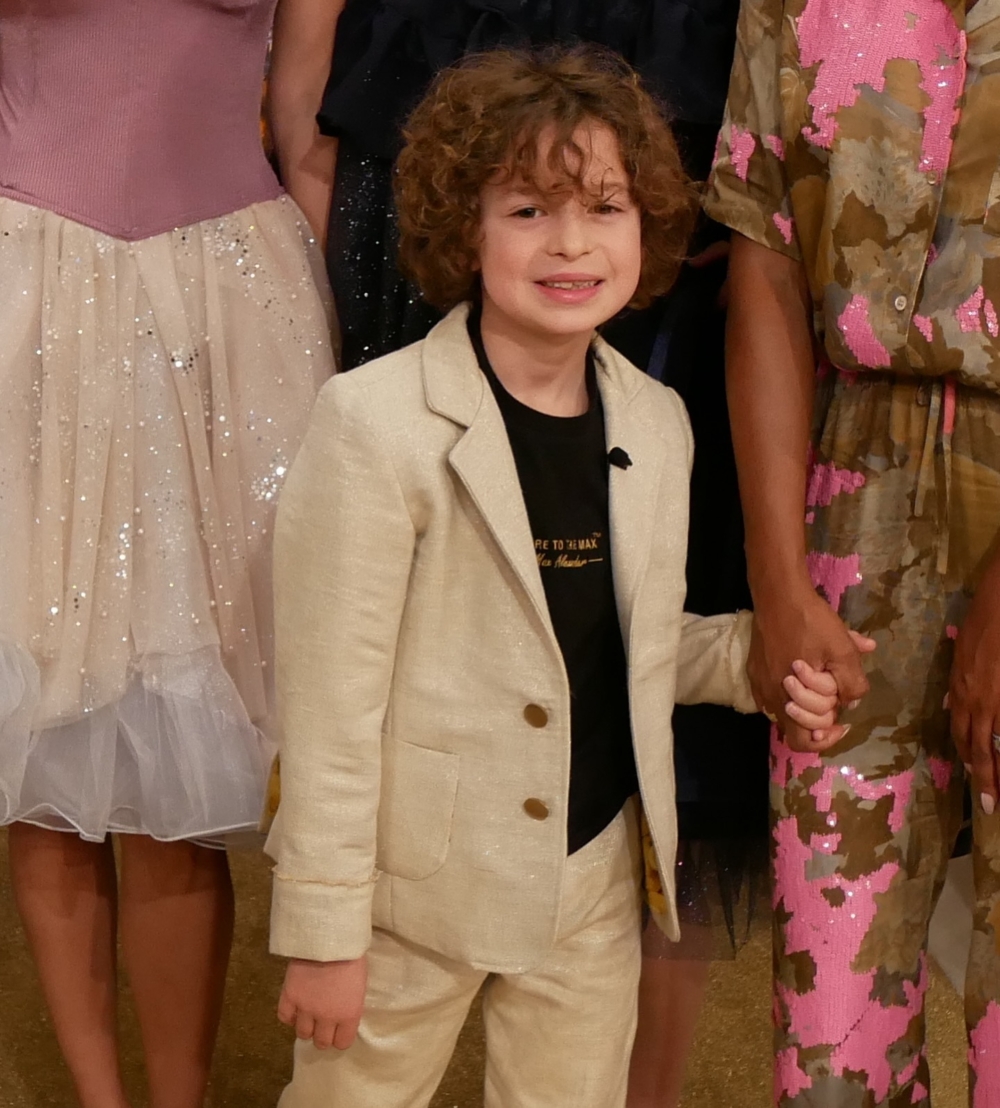 Max創下了最年輕設計師進行時裝秀的健力士世界紀錄