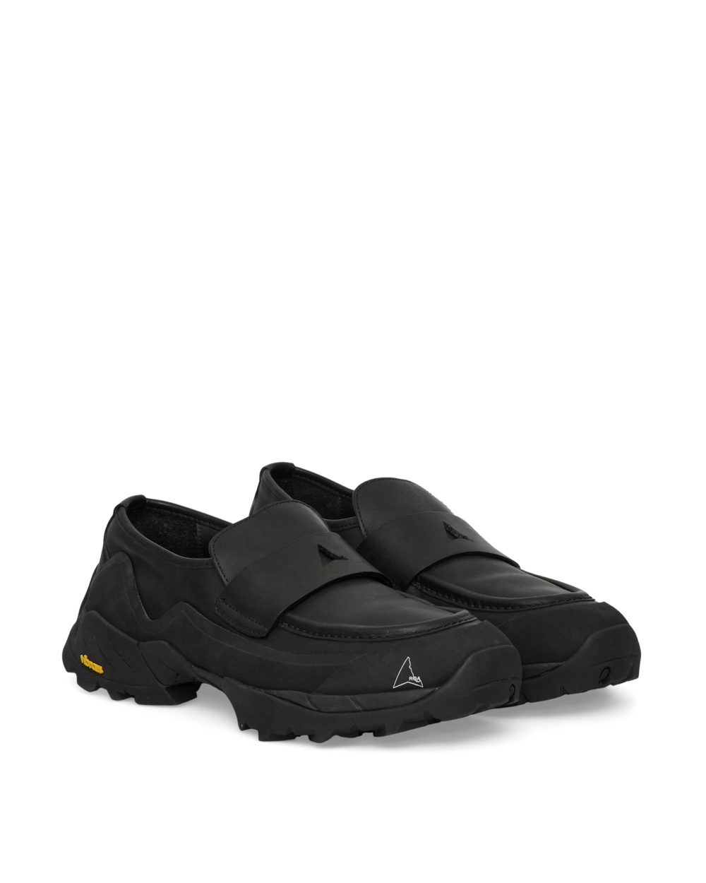 ROA Hiking就在這樣的基礎下打造了一雙變體樂福鞋