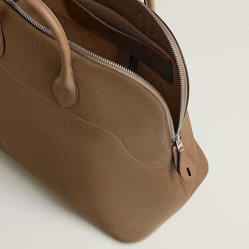 手袋擁有簡約優雅的氣質，也使其具有極高的辨識度