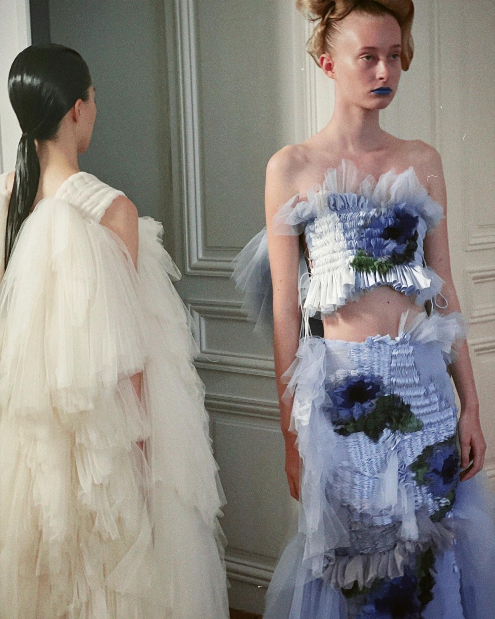 Caroline Hu以融合藝術與時尚的設計風格而聞名