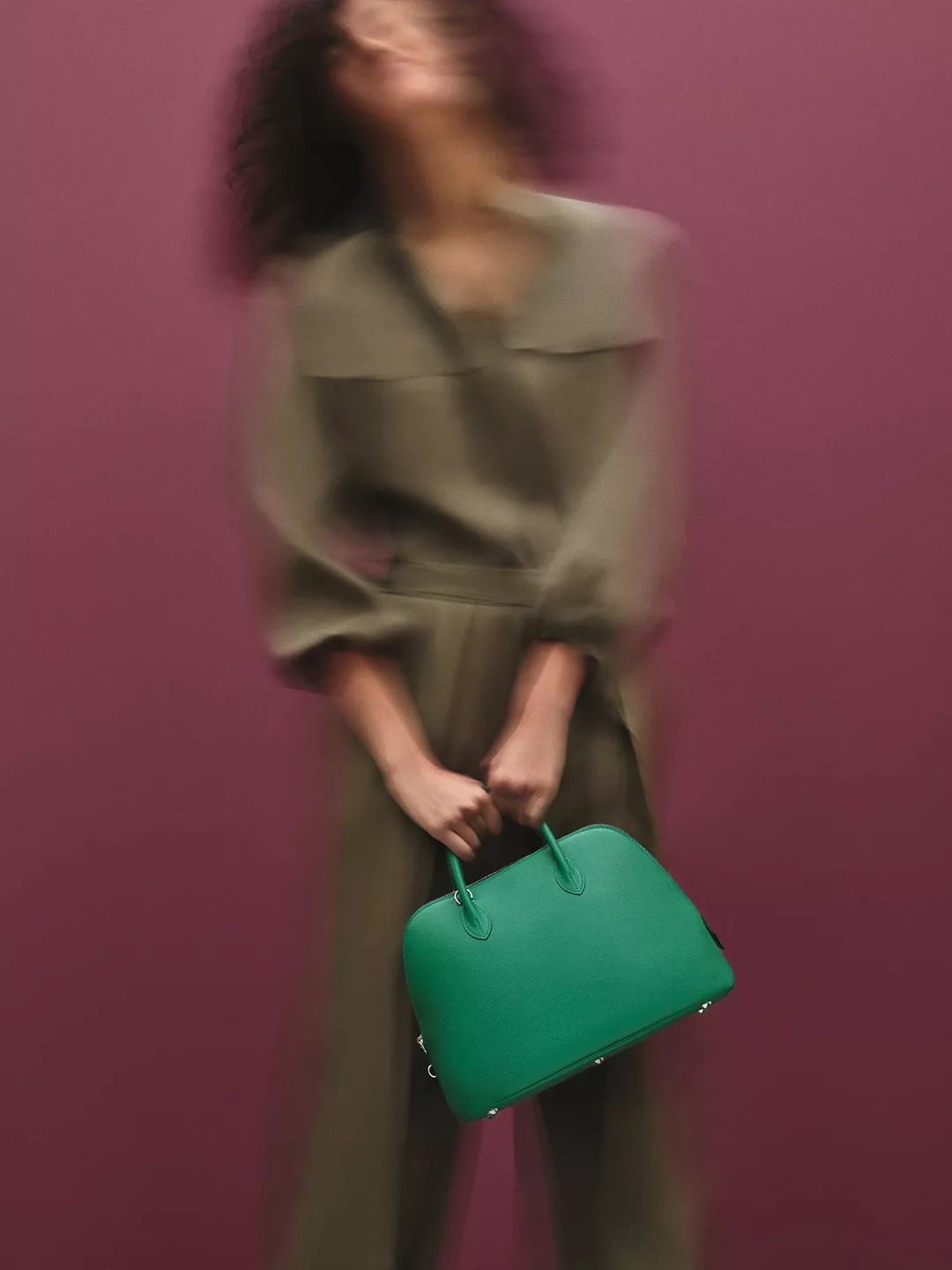 Bolide à dos最早於1923年問世，是Hermès為旅行設計的首款拉鍊包