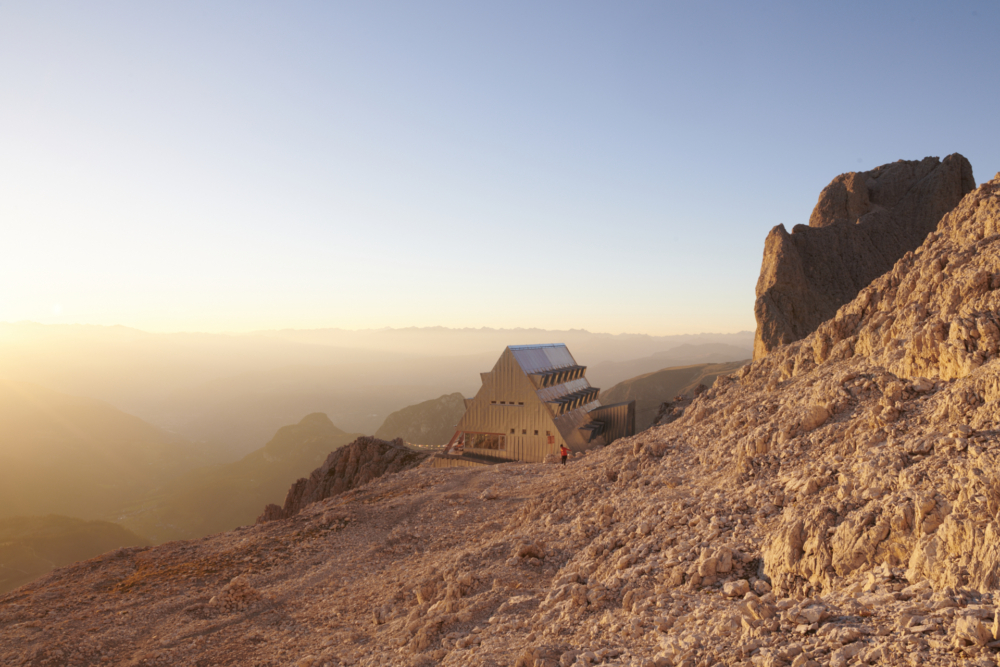 此處的登山路徑擁有壯麗的景色，但同時充滿挑戰