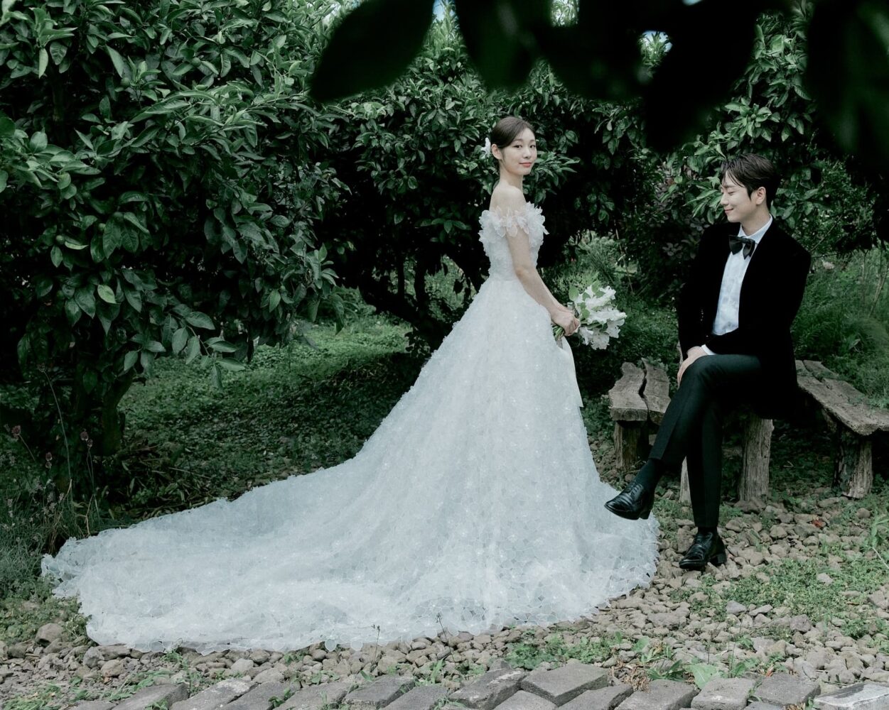 與身為聲樂組合Forestella成員的高祐琳於2018年時的一場冰上表演相識