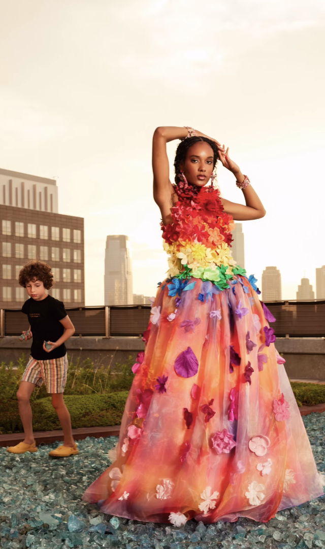 Max在這次的系列中,他最喜歡其中一件花禮服