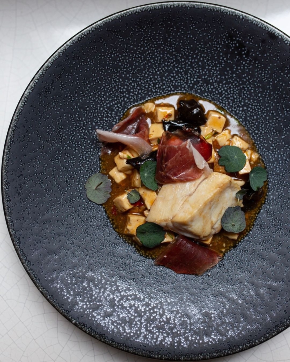 食客能專注於享受美食和茶的融合之美