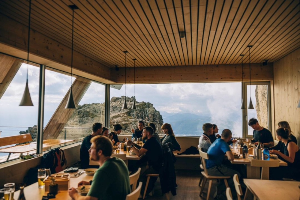 Santnerpass山屋是眾多攀岩者與健行愛好者的重要據點