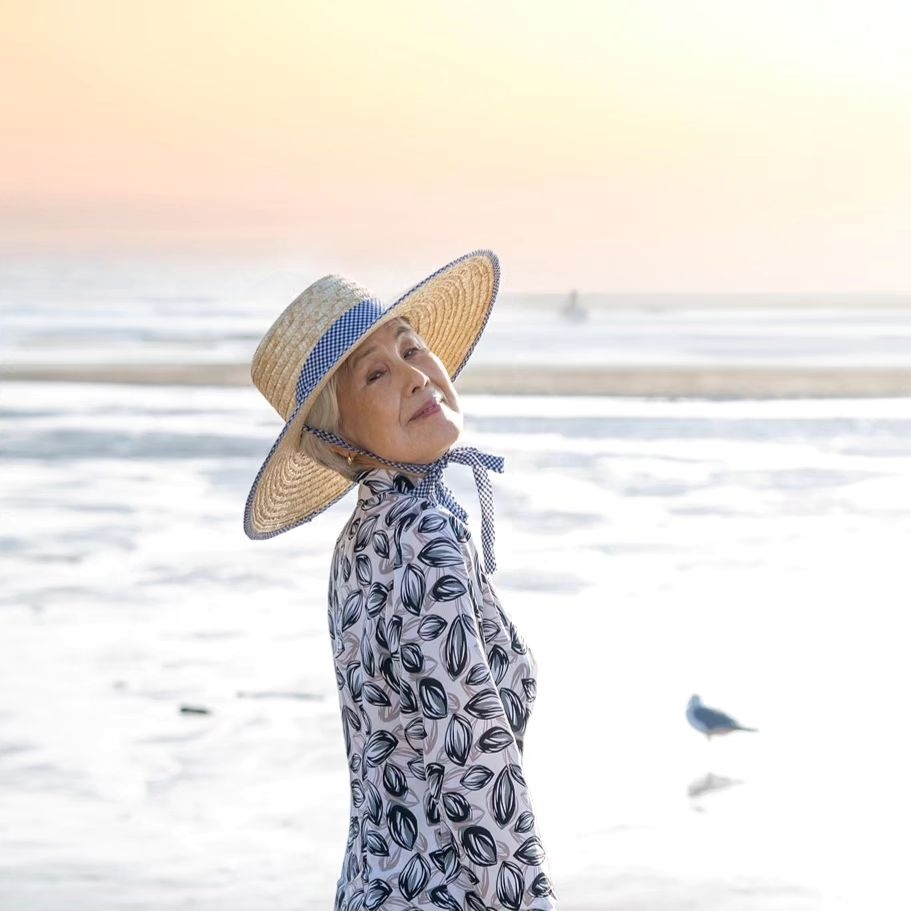 能夠穿上漂亮的衣服、拍攝漂亮的照片，讓她決定試一試