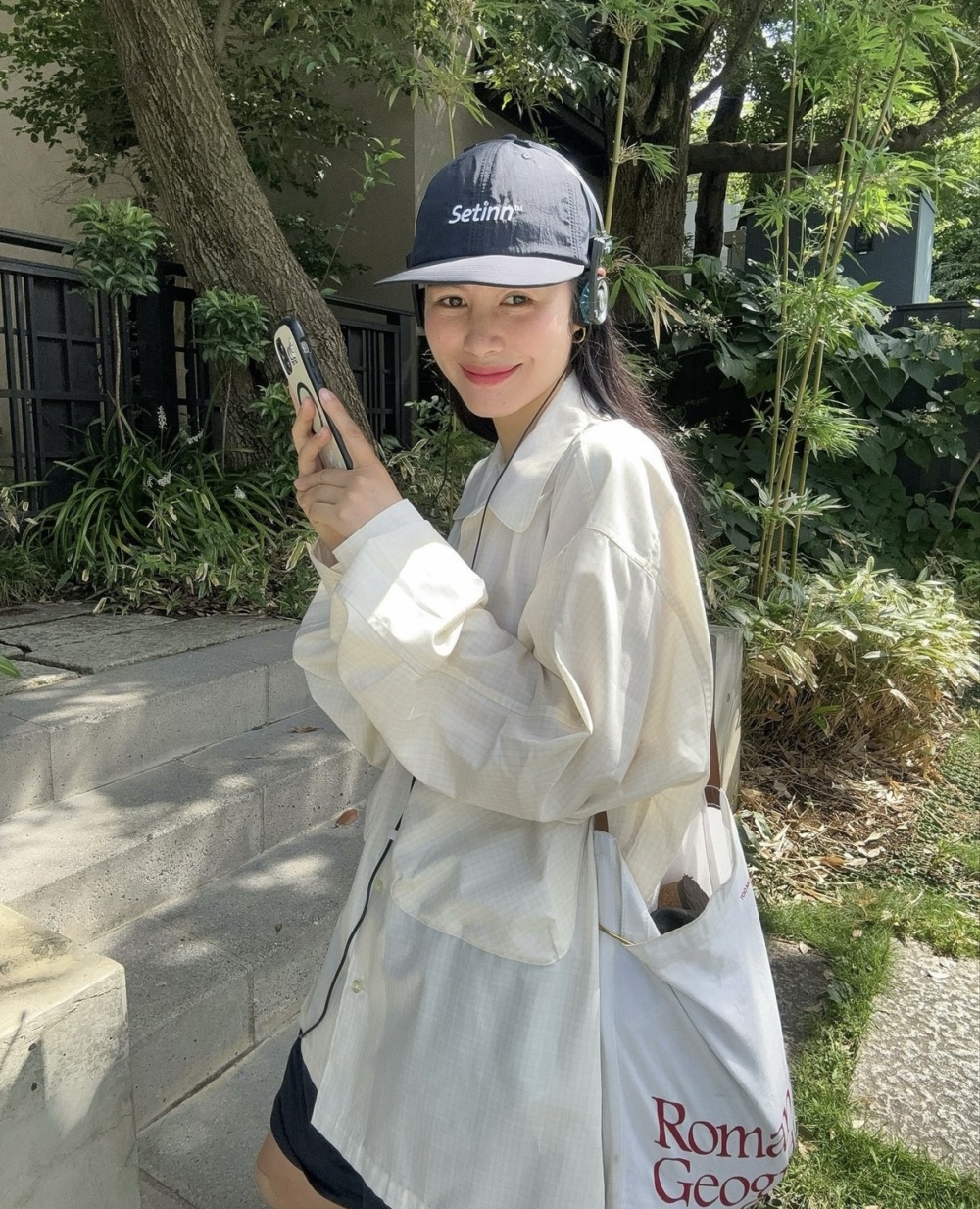 就連配件也是挑選中性的氣息。