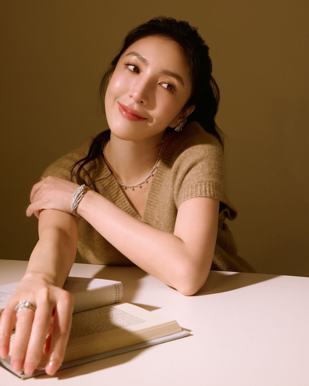 楊謹華肌膚超好是圈內公認的事。