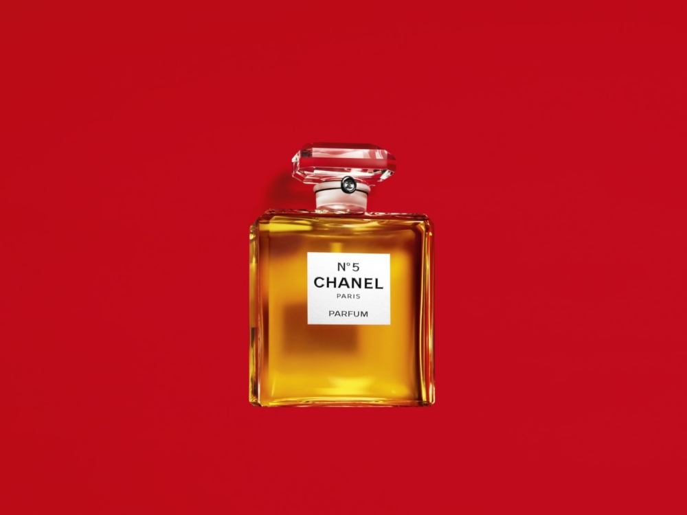 Margot Robbie和CHANEL N°5都展示出現代女性的多樣化和獨立精神