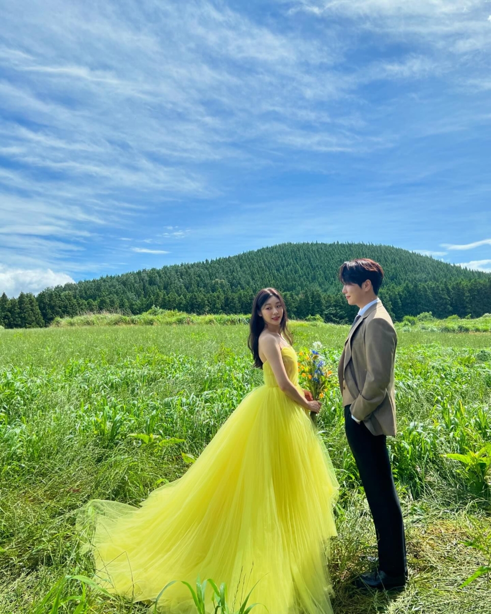 新婚兩週年釋出隱藏版婚紗照