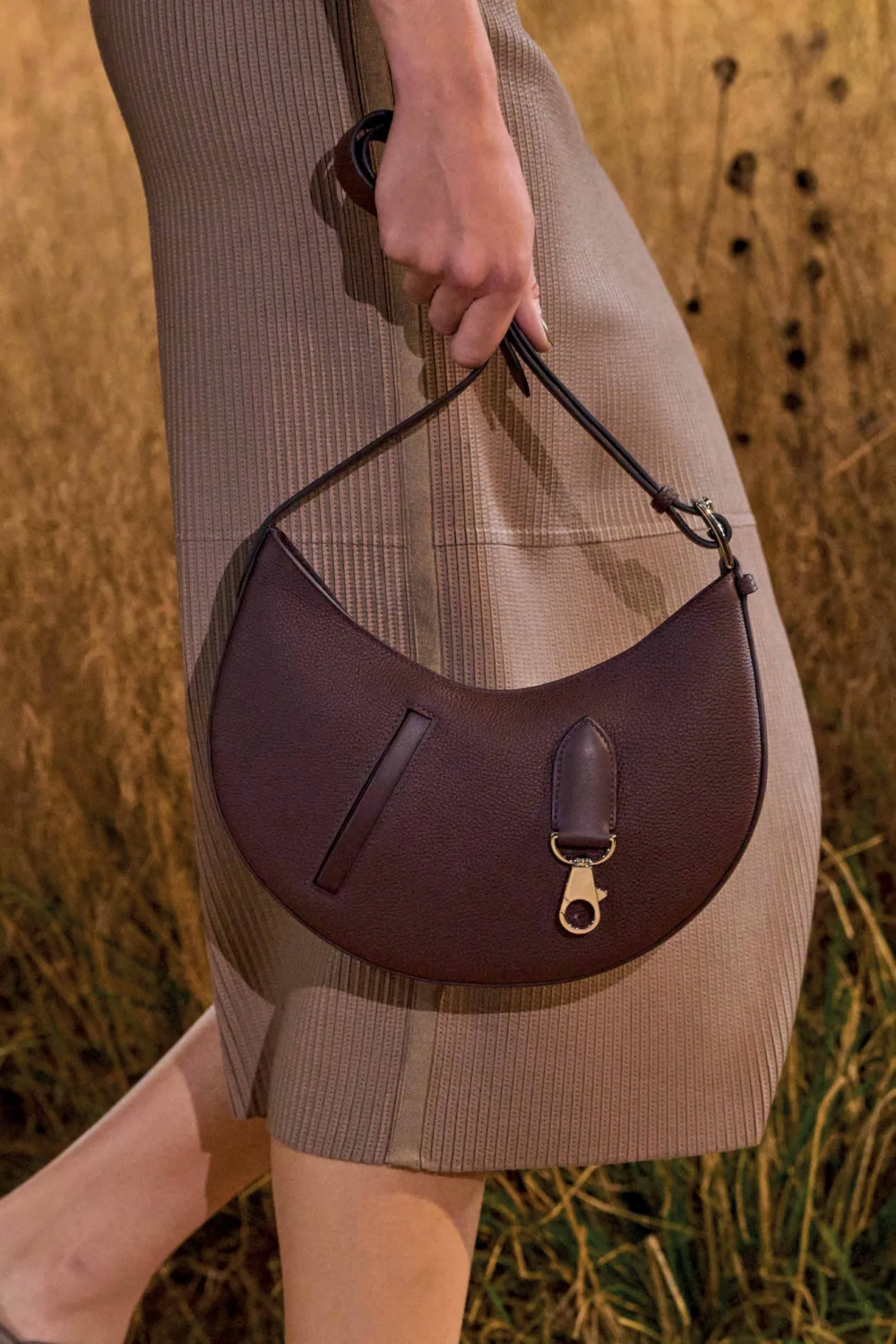 ☆サドルモチーフ☆エルメス P'tit arcon バッグ Hermès P'tit Arcon肩背包,優雅又精緻全新亮相!