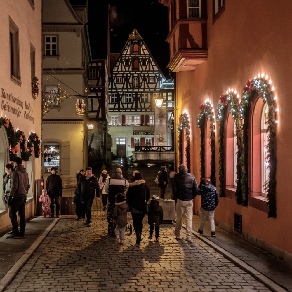 整個小鎮像是一個童話世界