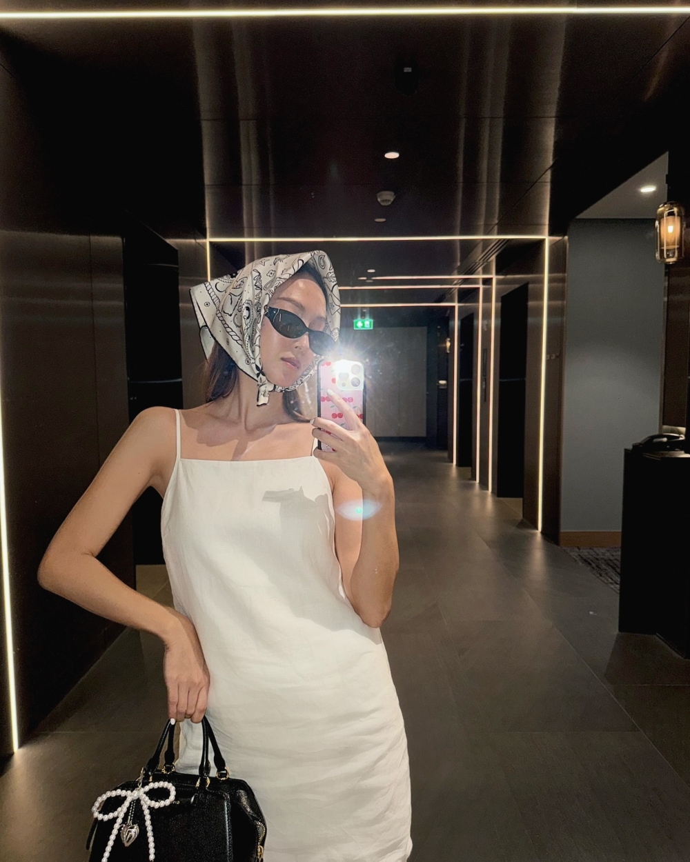 Jessica綁上頭巾也很時髦