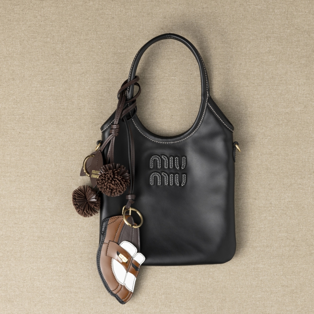 皮革技巧的靈感來自著名的Penny樂福鞋。